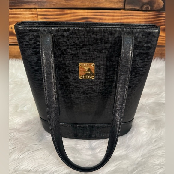 MCM Bucket Bag - Picture 6 of 11